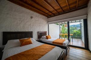 Llit o llits en una habitació de Salento Pequeño Hotel