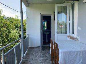 Balkón nebo terasa v ubytování Guesthouse Achi