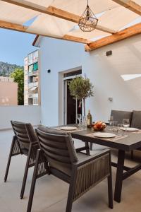 a dining room with a table and chairs at Villa Dora in Omiš centar now with Jacuzzi in Omiš