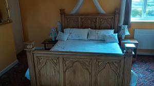 A bed or beds in a room at Hethersett Lodge 