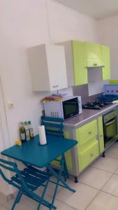 Kuchyň nebo kuchyňský kout v ubytování Maison tartanaise