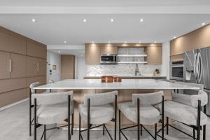 Η κουζίνα ή μικρή κουζίνα στο Luxury Beachfront -Villa Perla