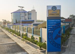 Afbeelding uit fotogalerij van Almadies Prestige in Parakou +77 foto's