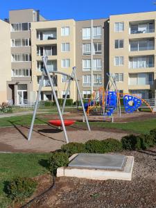 a playground in a park in front of a building at Arriendo depto en La Serena condominio Firenze in La Serena