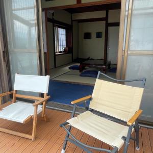 a room with two chairs and a room with a yoga room at Guest House KANOKO in Nakatsugawa +11 photos