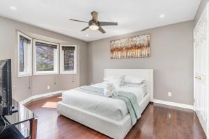 Ένα ή περισσότερα κρεβάτια σε δωμάτιο στο Home in Richmond Hill