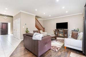 Μια τηλεόραση ή/και κέντρο ψυχαγωγίας στο Home in Richmond Hill