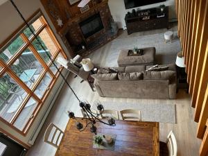Predel za sedenje v nastanitvi The Timberview - 4 Bedroom Air Conditioned Townhouse