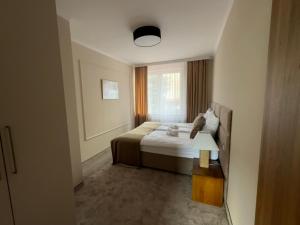 Ένα ή περισσότερα κρεβάτια σε δωμάτιο στο Apartamenty Uchnasta +25 φωτογραφίες