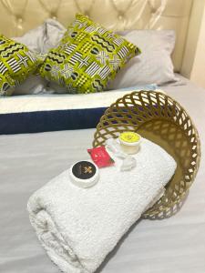 En eller flere senge i et værelse på Nana Suites 1-bedroom with Swimming pool & Fast WiFi & Mall