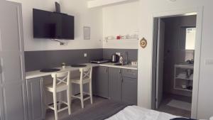 Een keuken of kitchenette bij Code Srebrno Jezero