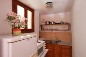 A kitchen or kitchenette at Skiathos House