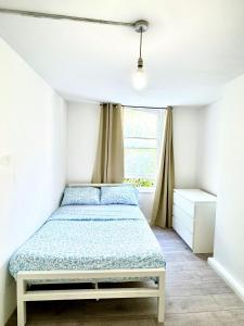 a bedroom with a bed and a window at London Bridge Stays in London