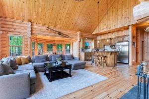 Kuchyň nebo kuchyňský kout v ubytování Fiddler Lake Resort Chalet 81 Deer