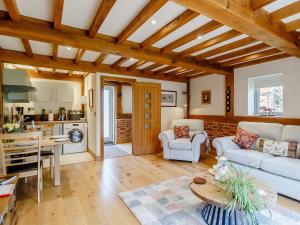 a kitchen and living room with wooden ceilings at Granary Barn - Ukc5405 in Banham