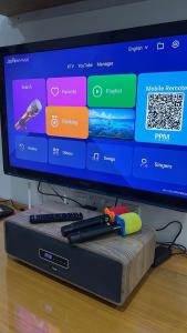 TV a/nebo společenská místnost v ubytování Berangan Blue