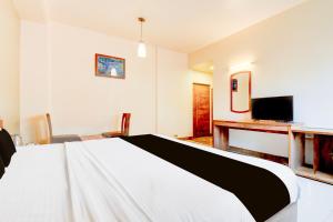 TV a/nebo společenská místnost v ubytování Hotel O Ratna Regency + 27 fotografií