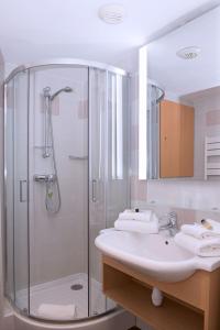 a bathroom with a sink and a shower at Hôtel Vacances Bleues Delcloy in Saint-Jean-Cap-Ferrat