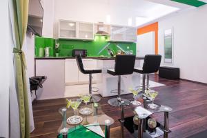 Kuchyňa alebo kuchynka v ubytovaní VisitZagreb Emerald