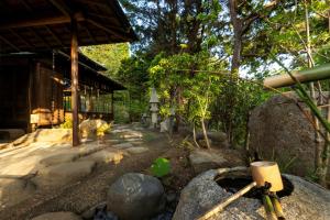 Taman di luar Gamagori Classic Hotel