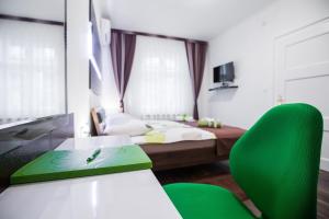 Postel nebo postele na pokoji v ubytování VisitZagreb Emerald