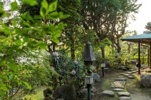 Taman di luar Gamagori Classic Hotel
