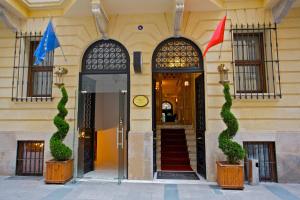 The facade or entrance of Taxim Lounge Hotel Special Category