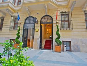 The facade or entrance of Taxim Lounge Hotel Special Category