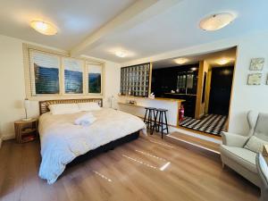 Leura's Magical Manderley客房内的一张或多张床位