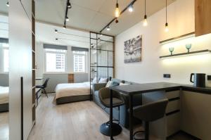 Postel nebo postele na pokoji v ubytování Petrovdom Apartments 10-68B in RC Manhattan, Beresteiskyi 11