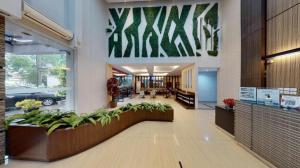 Лобби или стойка регистрации в Sumi Hotel Simpang Lima Semarang