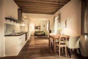 Dapur atau dapur kecil di MALAT Weingut und Hotel