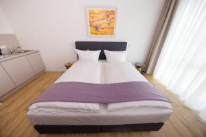 a bedroom with a large bed in a room at Country Inn Suitenhotel in Werder