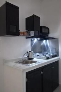 a kitchen counter with a sink and a stove at Depas Anahuac in Monterrey