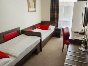 Postel nebo postele na pokoji v ubytování EA Hotel Crystal Palace