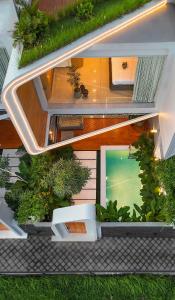 ケロボカンにあるNew 2BR Architectural Masterpiece in Umalasの植物家屋上