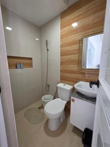 Ένα μπάνιο στο Home in Buhangin +14 φωτογραφίες