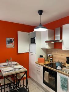 Dapur atau dapur kecil di Nouveau le Tendance 70's! Appart à 100m du marché - Parking gratuit à 20m -