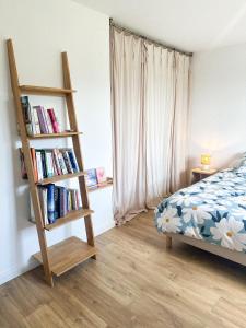 Giường trong phòng chung tại Maison Dune - mer & douceur de vivre à Plouha