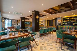 Posezení v ubytování Sandoz Palm Retreat - Mall Road, Mussoorie
