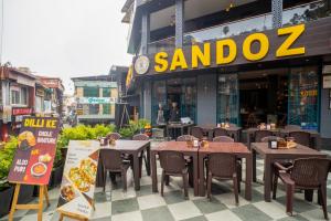 Restaurace v ubytování Sandoz Palm Retreat - Mall Road, Mussoorie