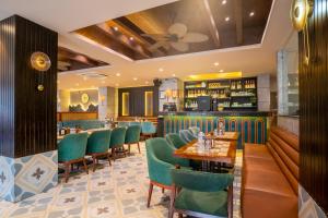 Posezení v ubytování Sandoz Palm Retreat - Mall Road, Mussoorie