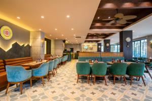 Posezení v ubytování Sandoz Palm Retreat - Mall Road, Mussoorie