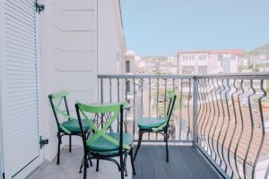 Rõdu või terrass majutusasutuses Hotel R