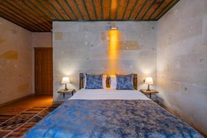 a bedroom with a large bed with two lamps at Leo's Cappadocia in Goreme