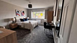 Postel nebo postele na pokoji v ubytování Beautiful apartment in Claygate Close to London