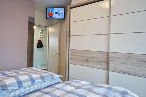 Katil atau katil-katil dalam bilik di Ferienwohnung de Drift +5 gambar