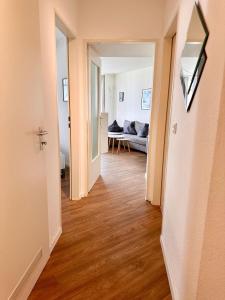 a hallway leading to a living room with a couch at Ferienwohnung De Krabb in Dorum
