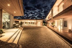 Bangunan di mana terletaknya hotel