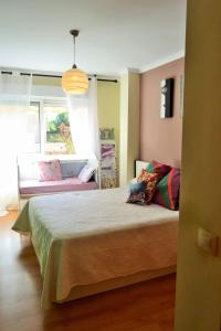 Posteľ alebo postele v izbe v ubytovaní Modern Apartment Málaga 80 m² + Balcony